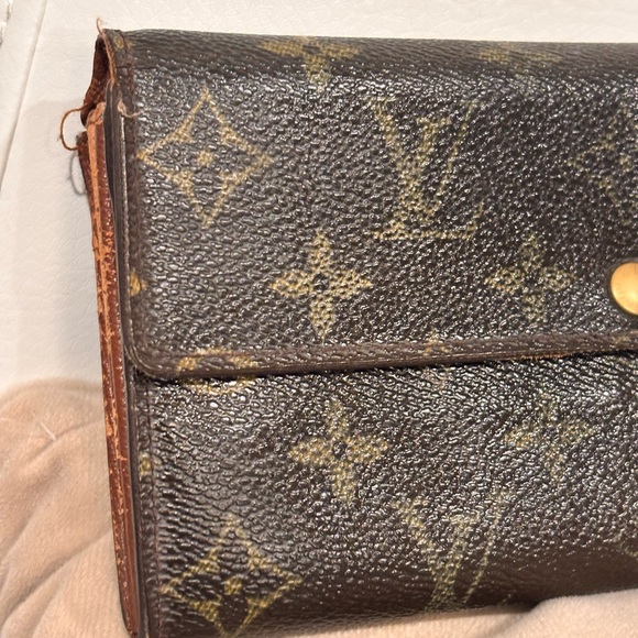 Louis Vuitton LV Sarah Brown Monogram Wallet - Picture 2 of 14